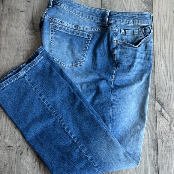 Torrid Denim Jeans Distress Straight leg 18R - Picture 3 of 12